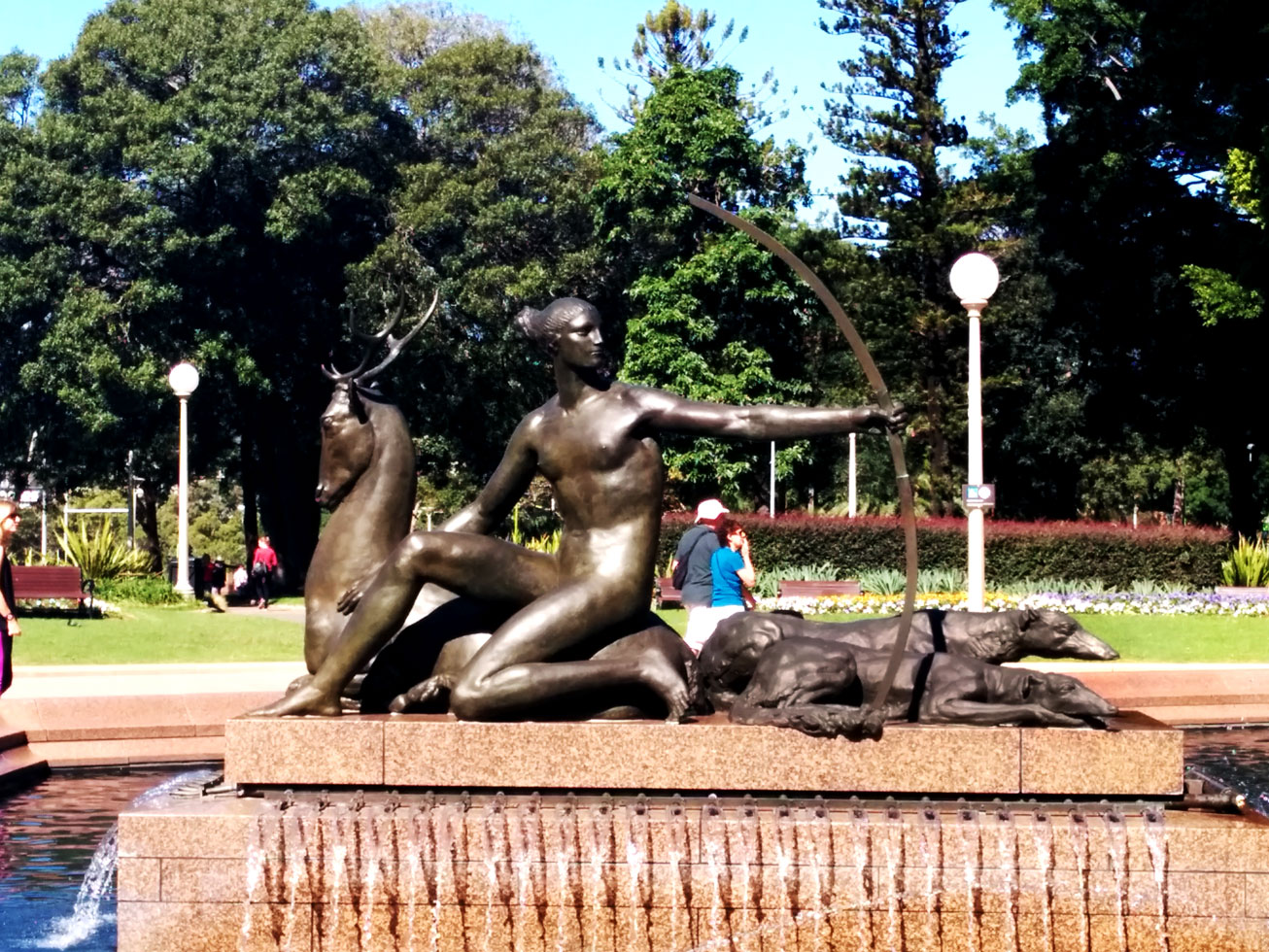 Other sculpture around the water-fountain