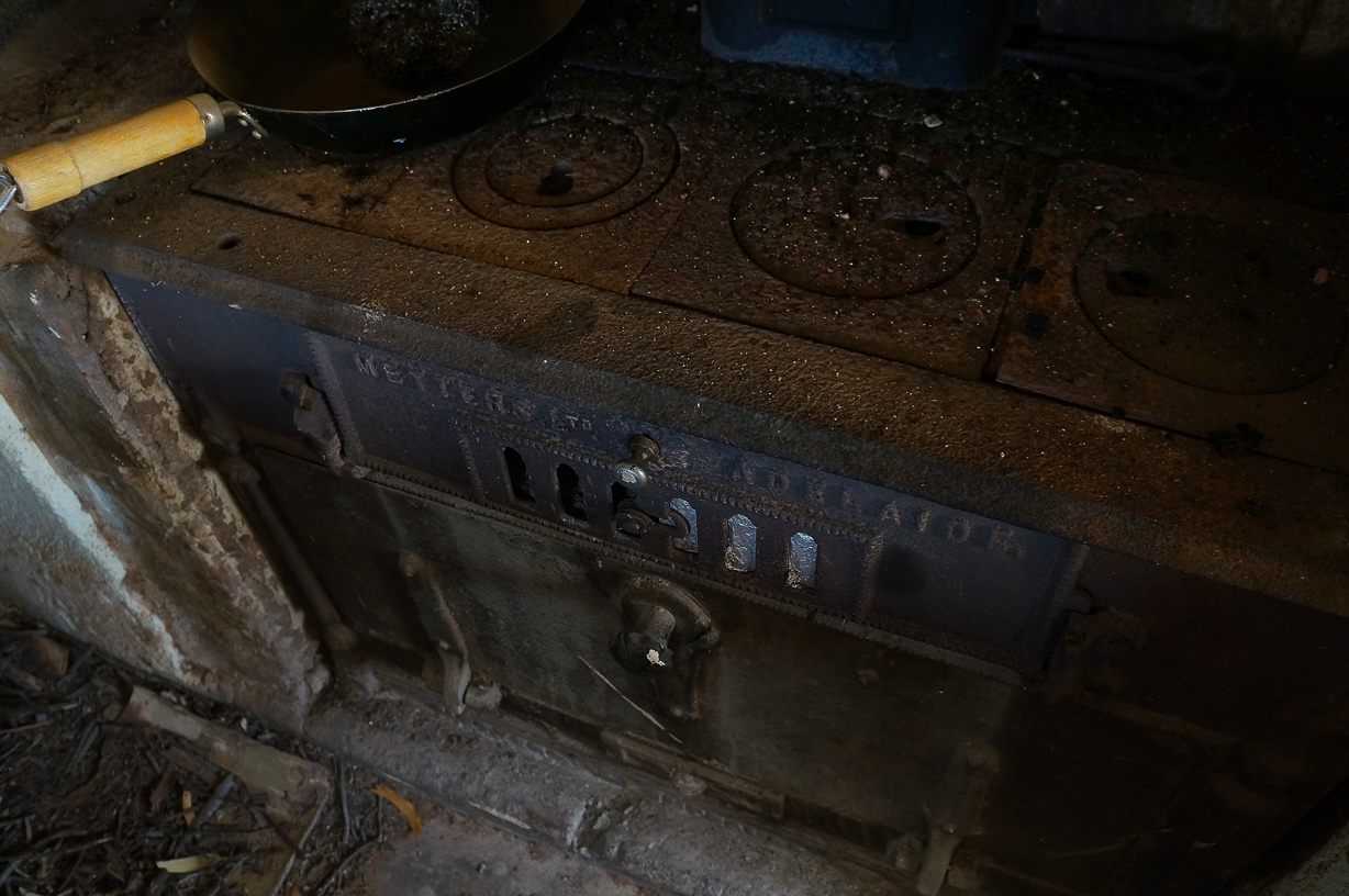 Old school stove I'd love to have in a modern kitchen